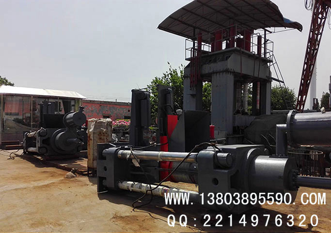 金屬壓塊機發貨現場