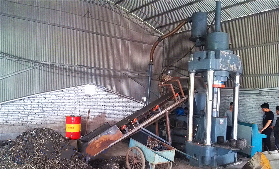 630噸四柱液壓機(jī)客戶現(xiàn)場(chǎng)